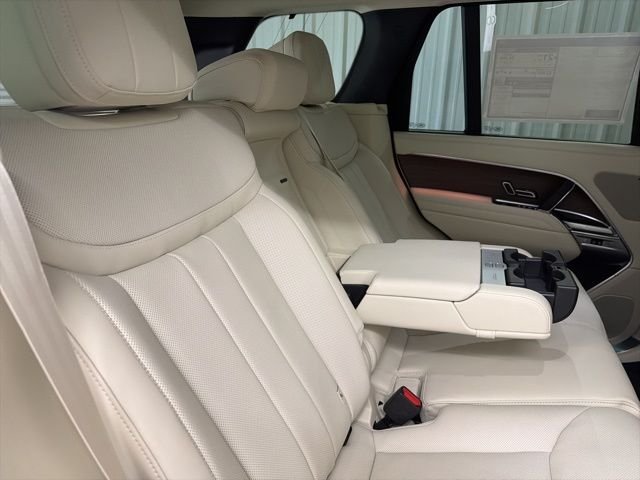 New 2026 Eiger Grey Land Rover SE image 20
