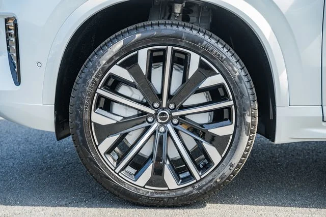 New 2026 Crystal White Volvo T8 Ultra image 17