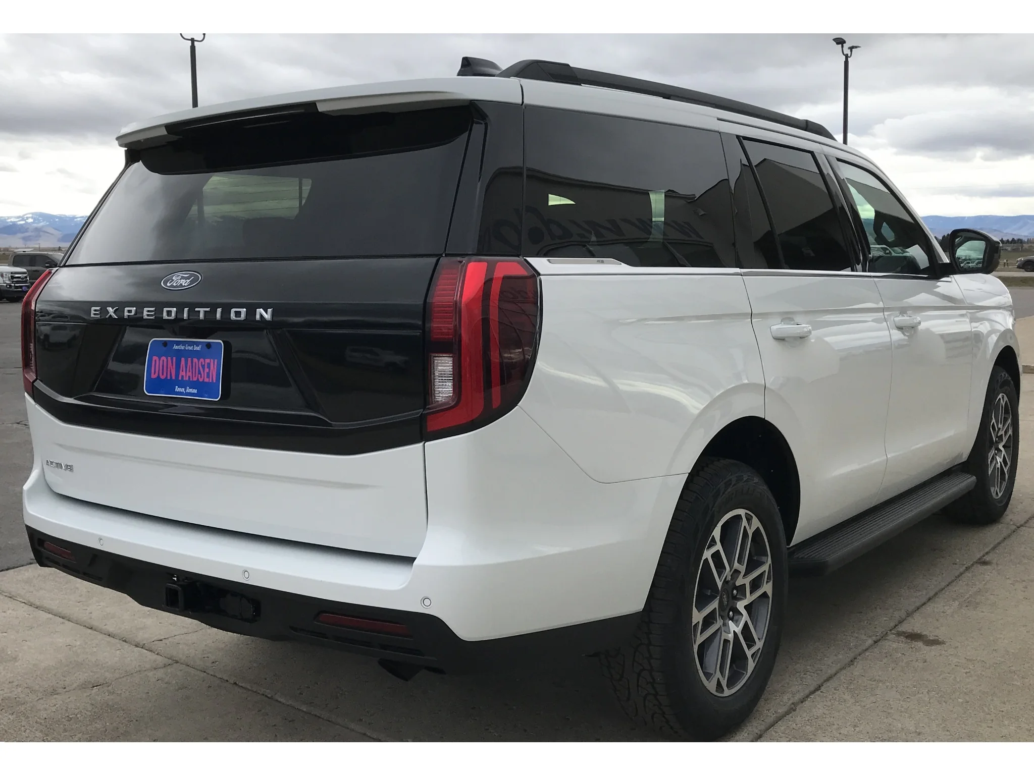 2026 Ford Expedition Active - Photo 6