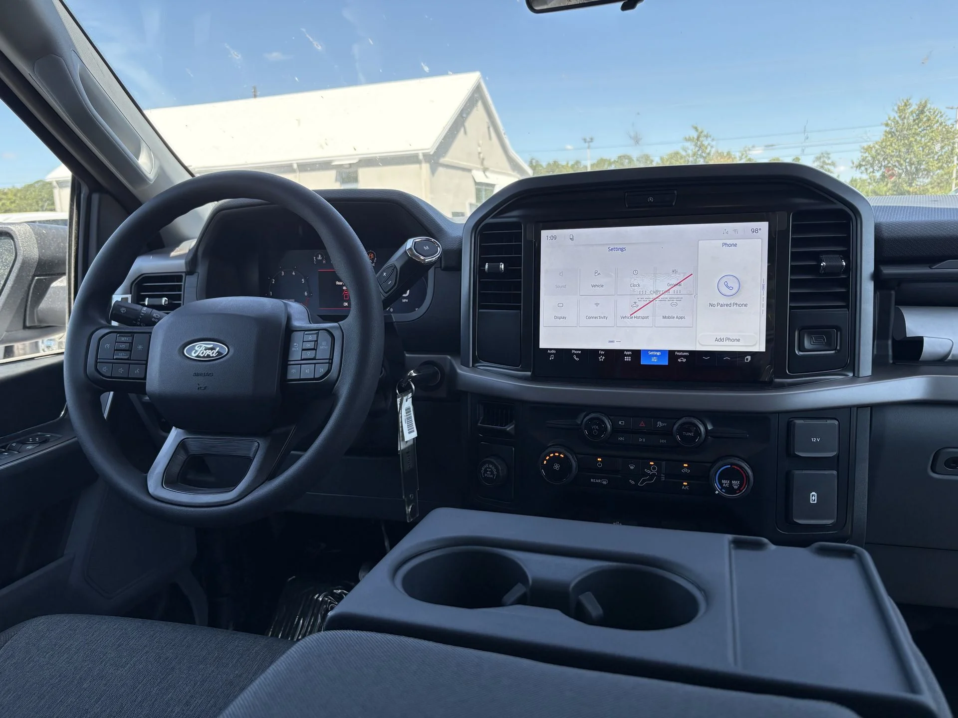 New 2026 Oxford White Ford XLT image 2