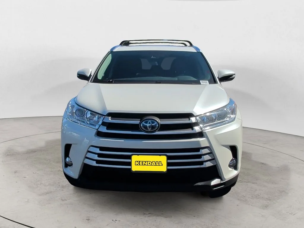 Used 2019 White Toyota XLE image 8