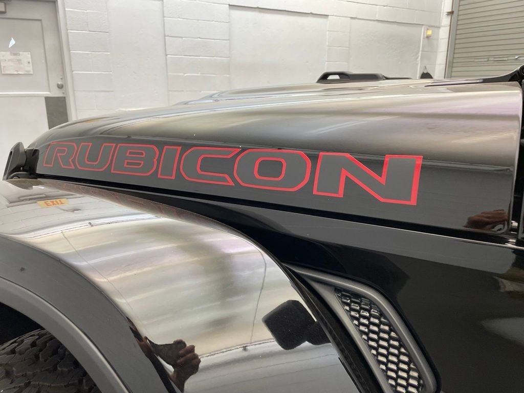New 2025 Black Clear-Coat Exterior Paint Jeep Rubicon image 9