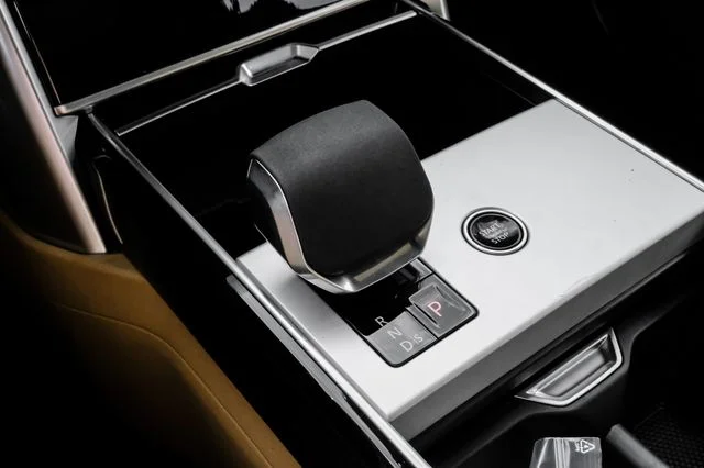 New 2026 Fuji White Land Rover SE image 33