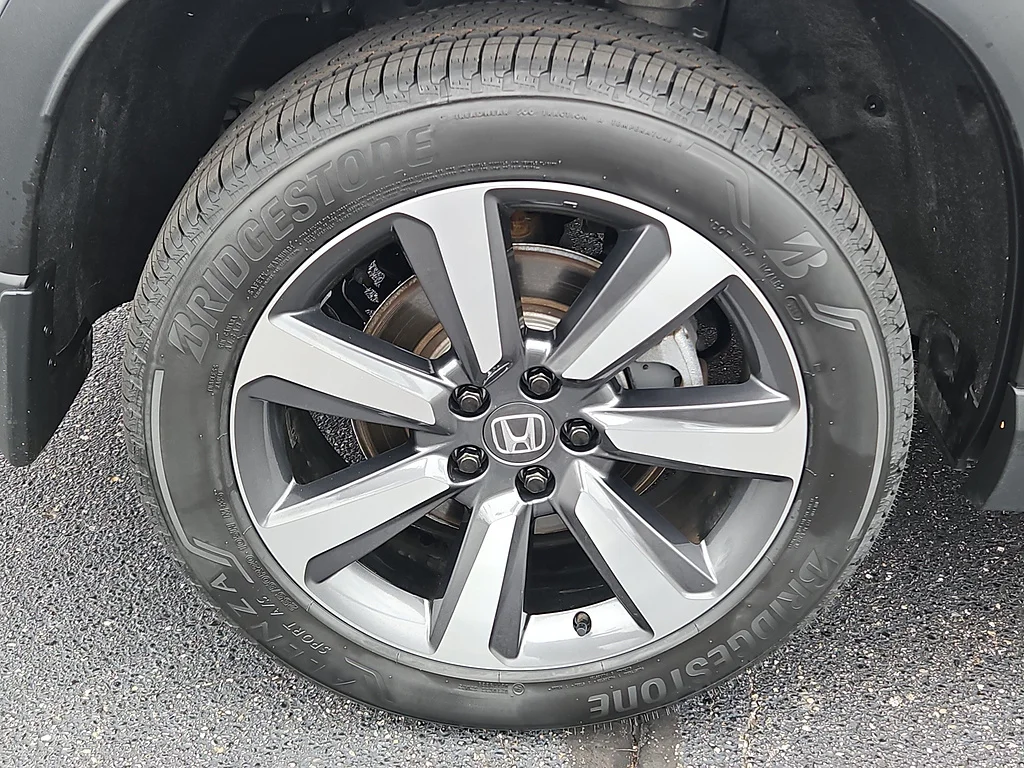 Certified Used 2024 Lunar Silver Metallic Honda Touring image 5