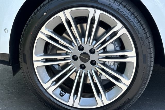 New 2026 Fuji White Land Rover SE image 25