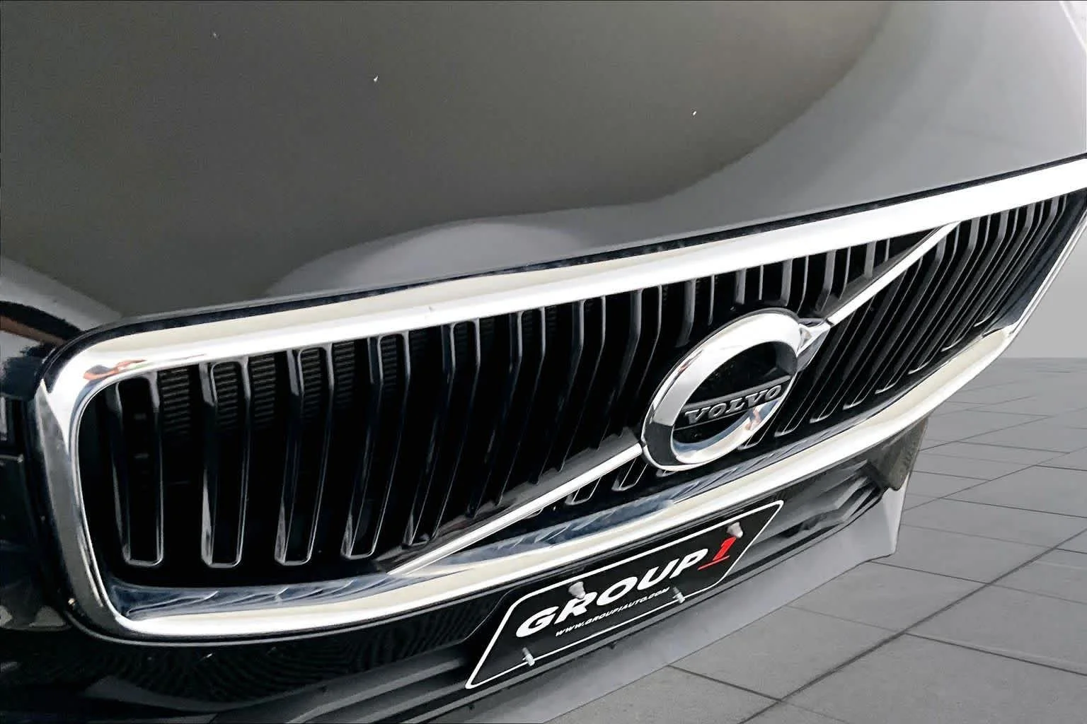 Certified Used 2019 Onyx Black Metallic Volvo Momentum image 29