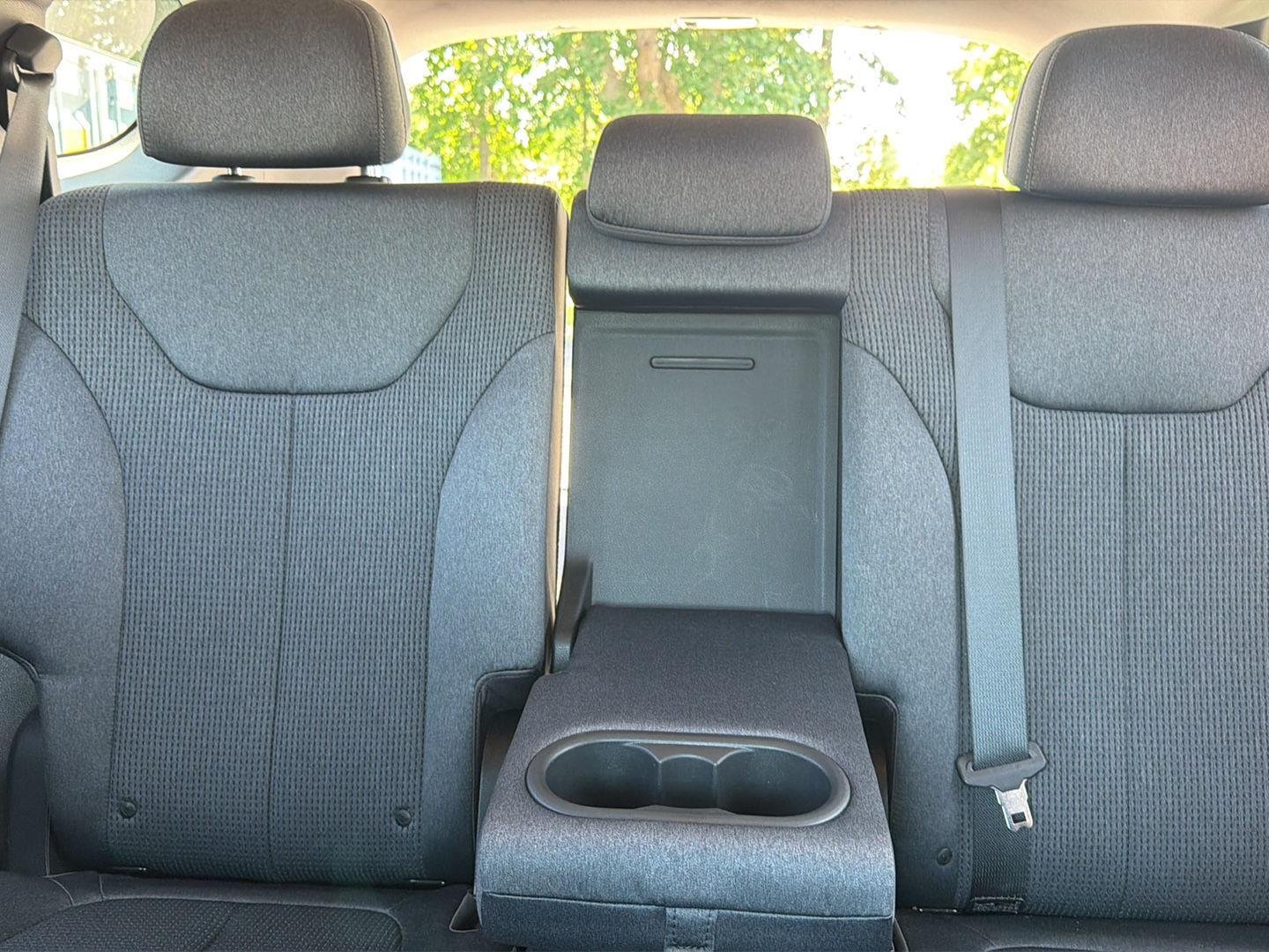 Used 2020 Twilight Black Hyundai SE image 11