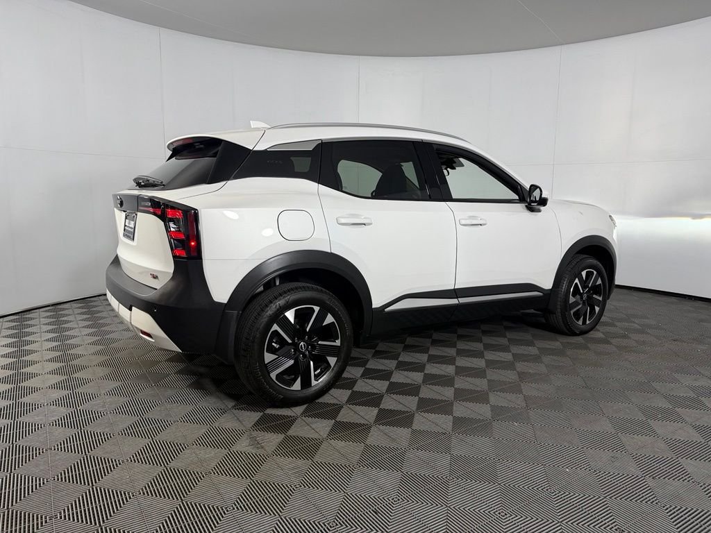 Used 2025 White Nissan SR image 7