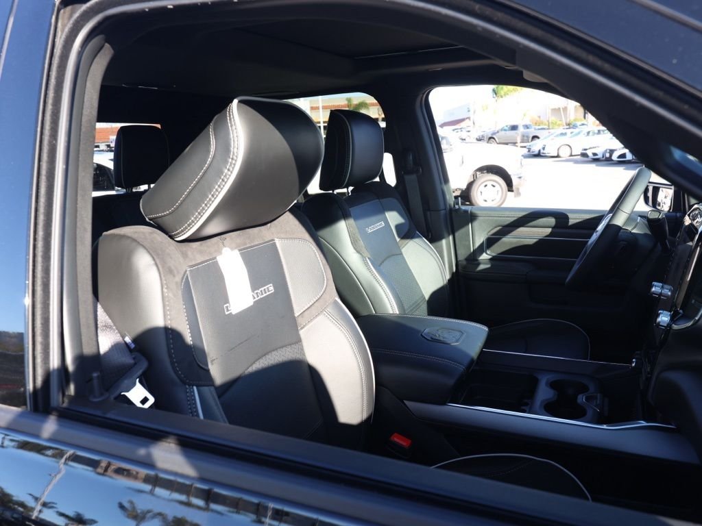 New 2026 Diamond Black Crystal Pearl-Coat Exterior Paint RAM Laramie image 19