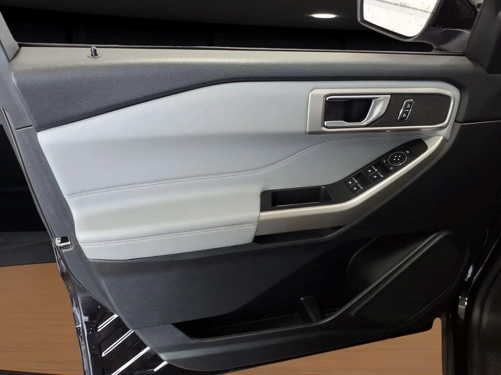 Used 2023 Black Metallic Ford XLT image 15