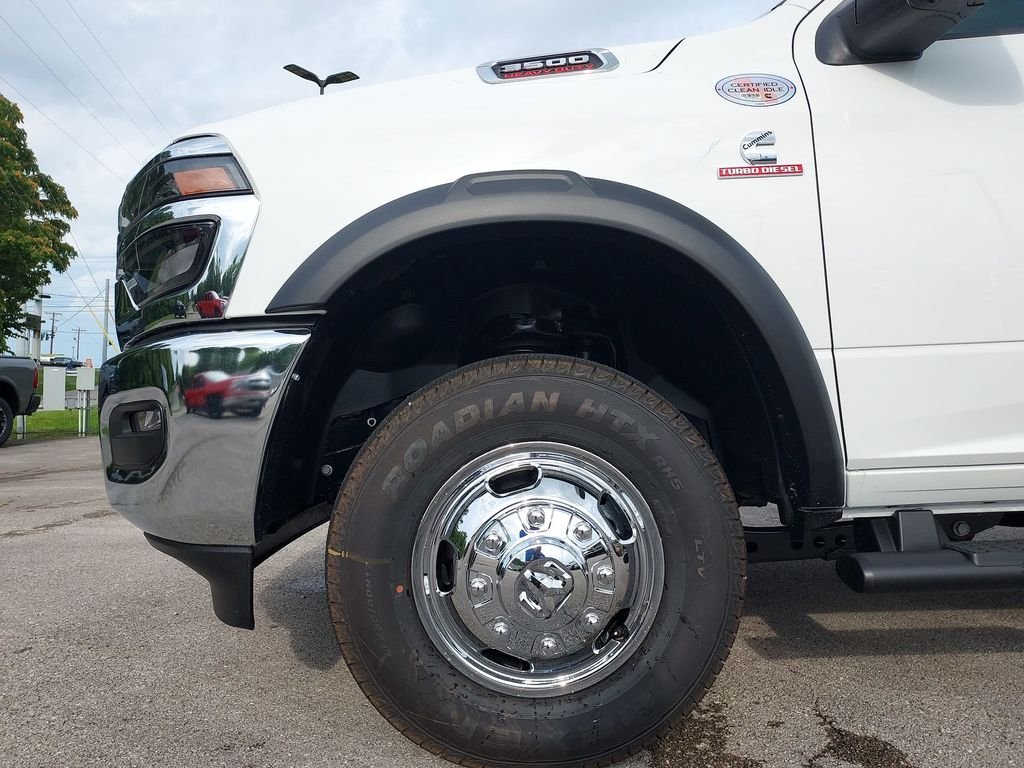 New 2026 Bright White Clearcoat RAM Tradesman image 16