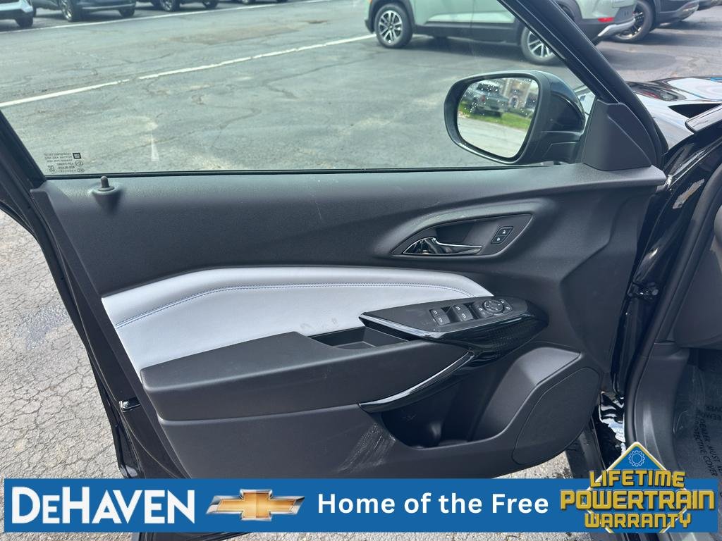 New 2026 Mosaic Black Metallic Chevrolet LT image 17