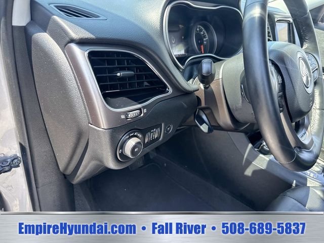 Used 2019 Billet Silver Metallic Jeep Limited image 21