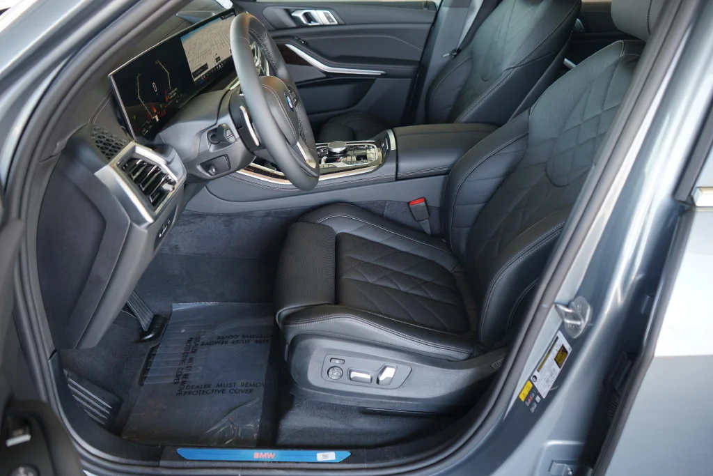 Used 2026 Gray BMW xDrive50e image 11