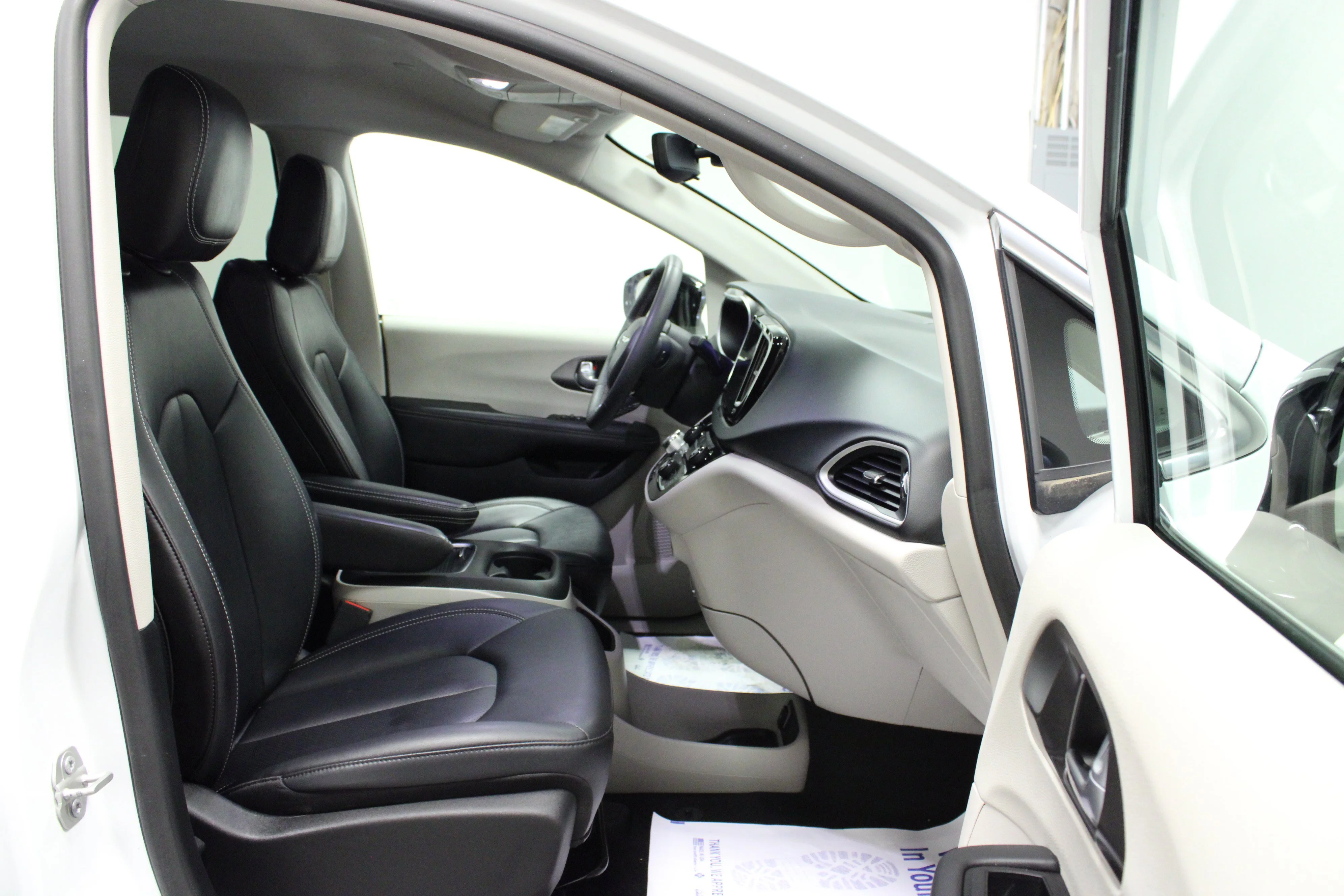 Used 2024 Bright White Clearcoat Chrysler Touring L image 17