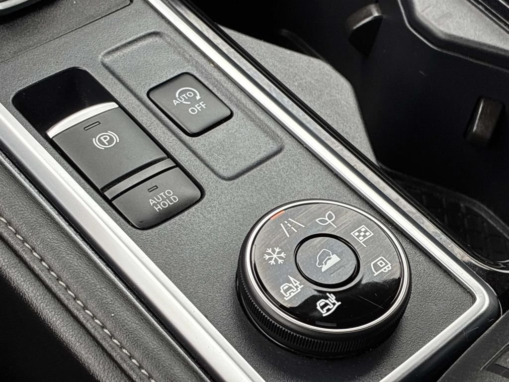 Used 2025 Gray Nissan SL image 31