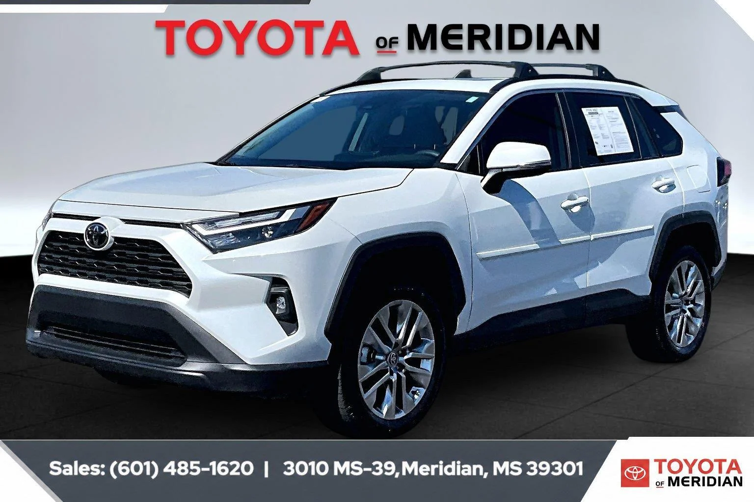 Used 2025 Wind Chill Pearl Toyota XLE Premium image 10