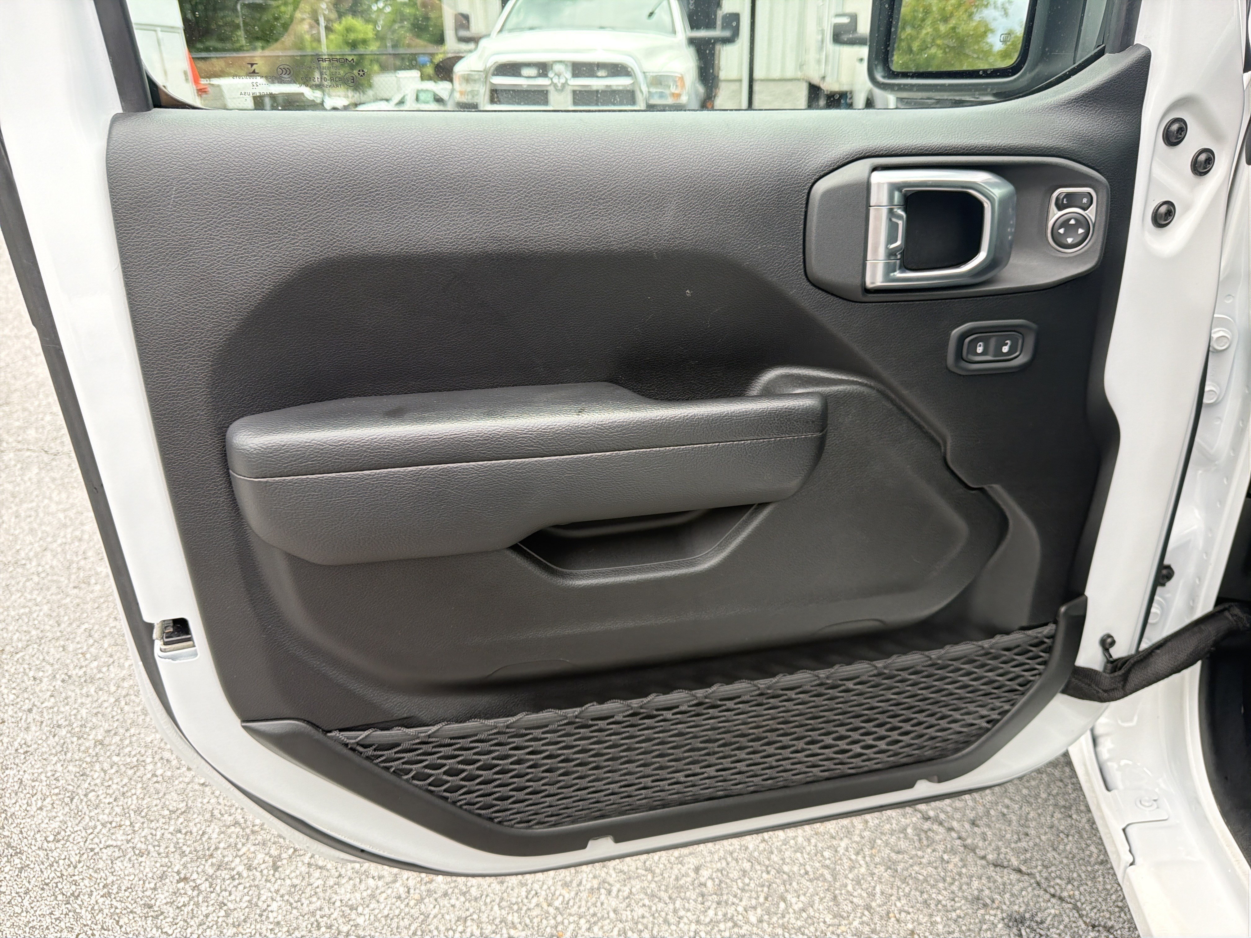 Used 2022 Bright White Clearcoat Jeep Unlimited Sport S image 12