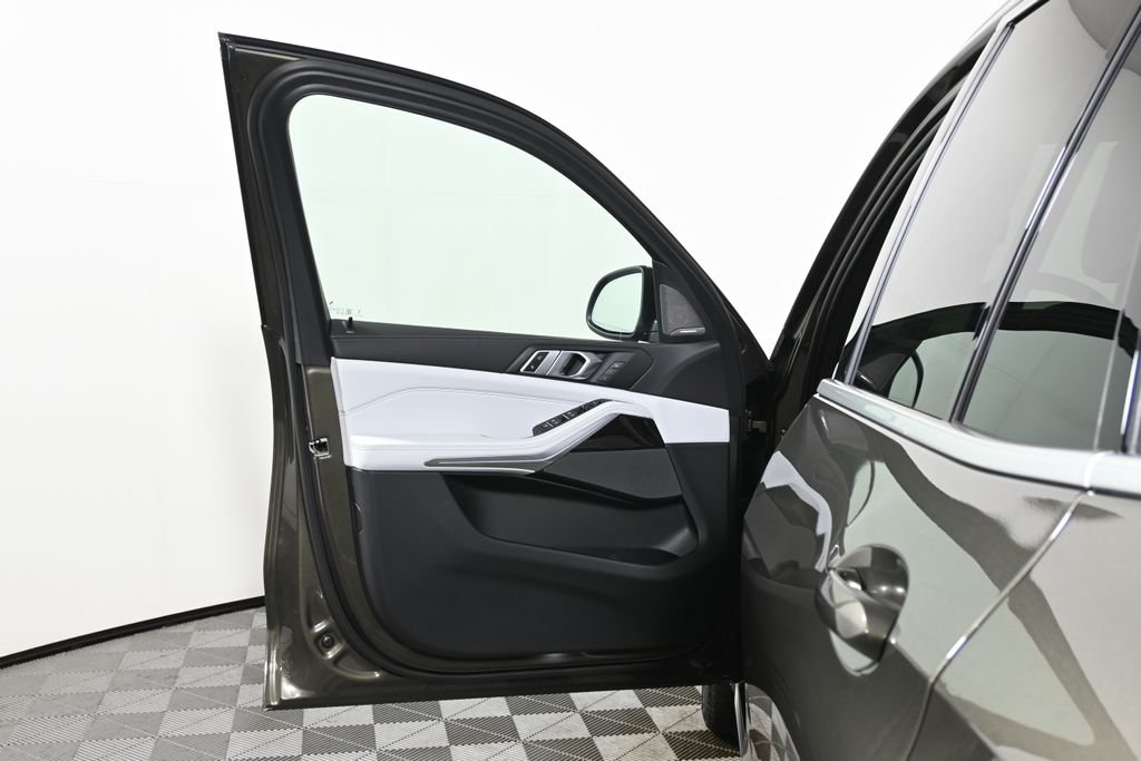 Used 2026 Green Metallic BMW xDrive40i image 27