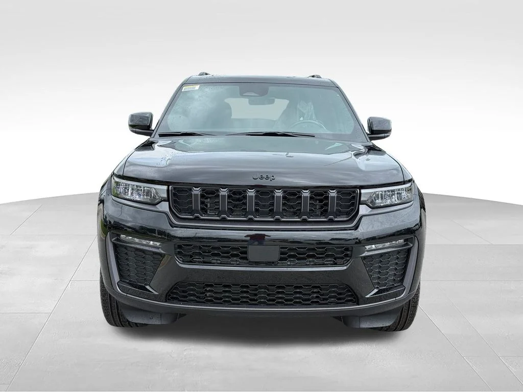 New 2026 Diamond Black Crystal Pearl-Coat Exterior Paint Jeep Limited image 28