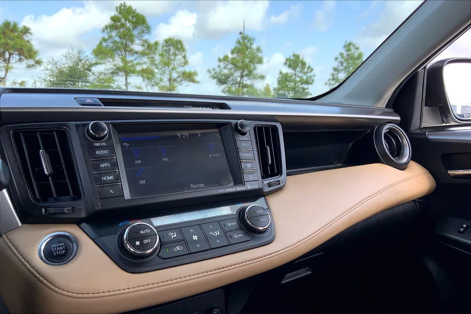 Used 2018 Super White Toyota XLE image 35