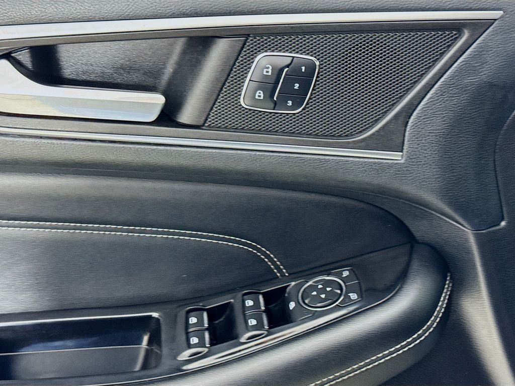 Used 2016 Gray Metallic Ford Titanium image 21