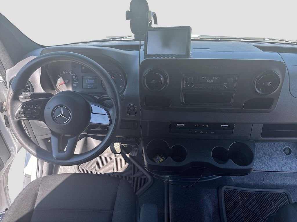Used 2020  Mercedes-Benz Standard Roof V6 image 37