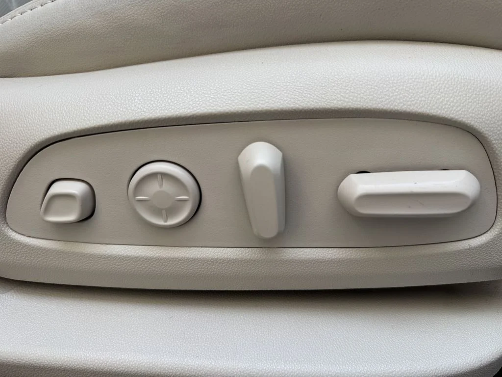 Used 2023 White Buick Avenir image 30