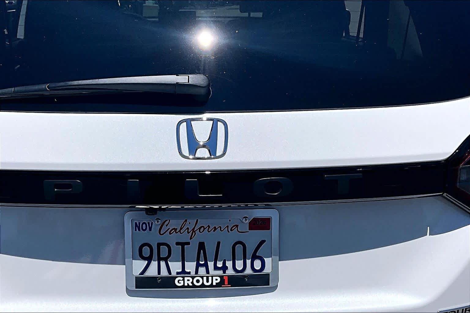 Used 2025 Platinum White Pearl Honda Touring image 9
