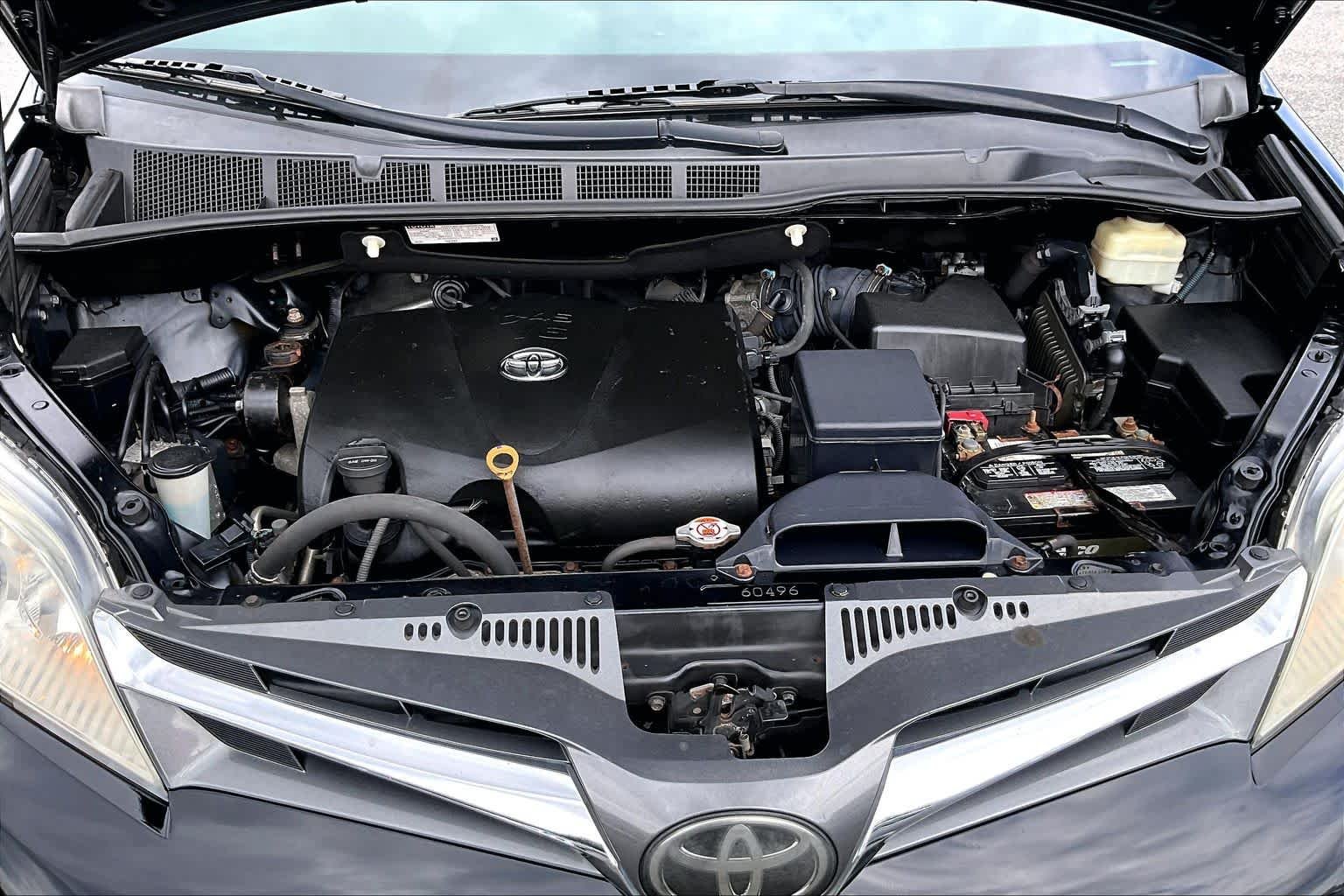 Used 2018 Midnight Black Metallic Toyota XLE image 29