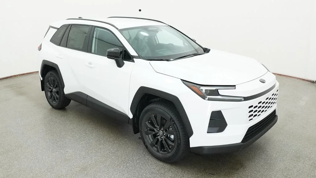 New 2026 Ice Cap Toyota XLE Premium image 10
