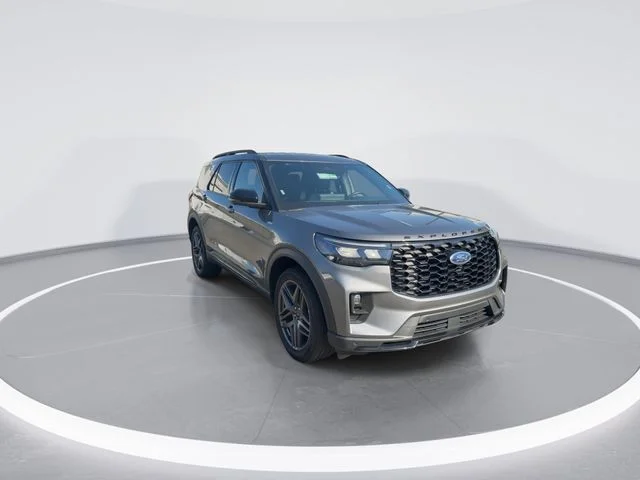 Used 2025 Gray Ford ST-Line image 2