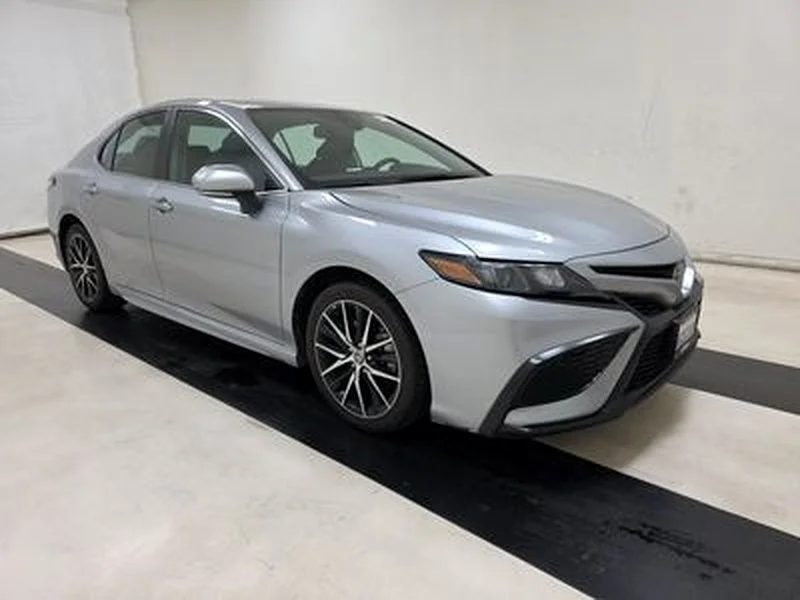 Used 2023 Silver Toyota SE image 3