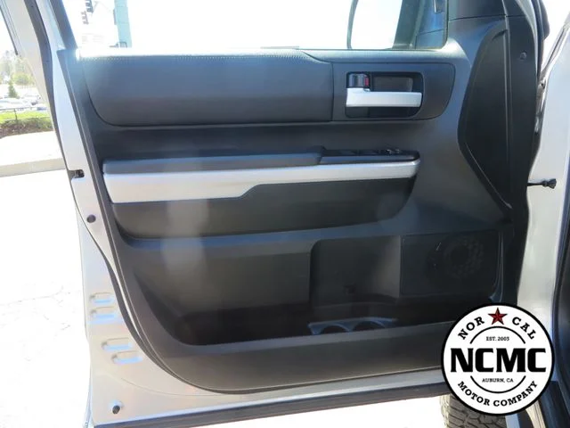 Used 2018 Silver Toyota SR5 image 19