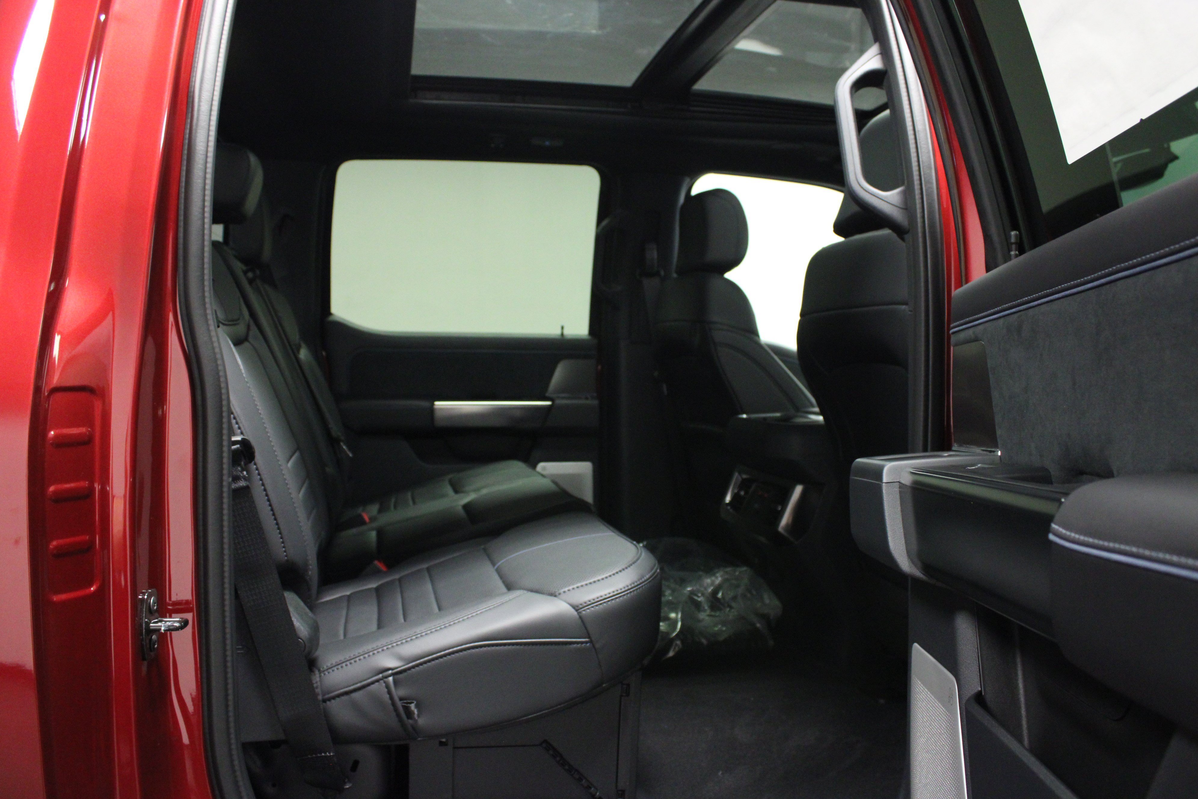 New 2026 Ruby Red Metallic Tinted Clearcoat Ford Platinum image 15