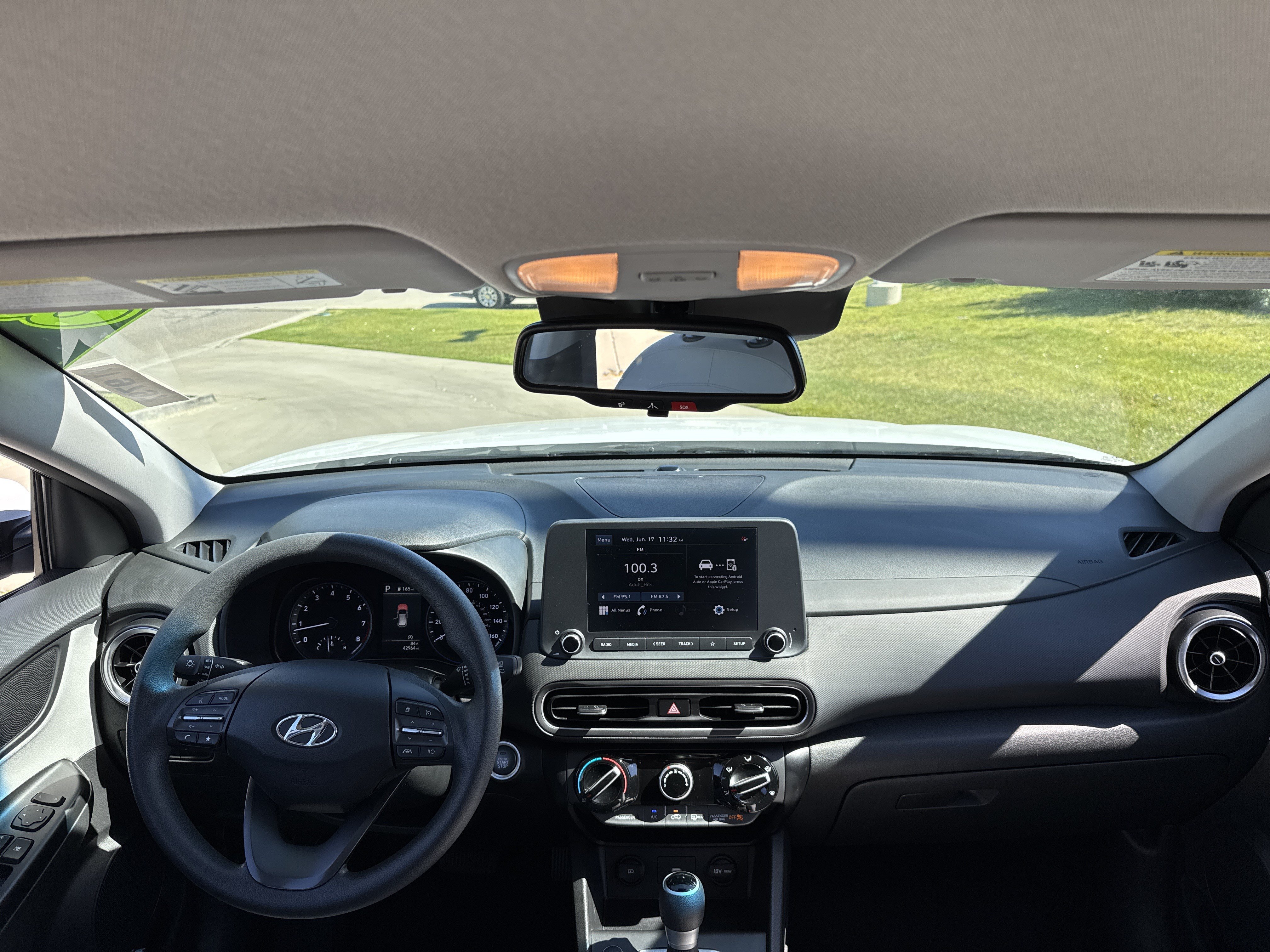 Used 2023 White Hyundai SEL image 17