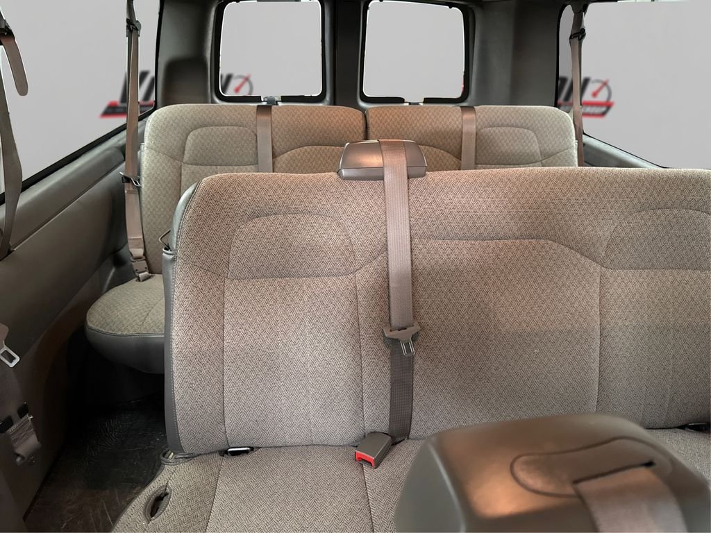 Used 2025 White GMC LT image 30