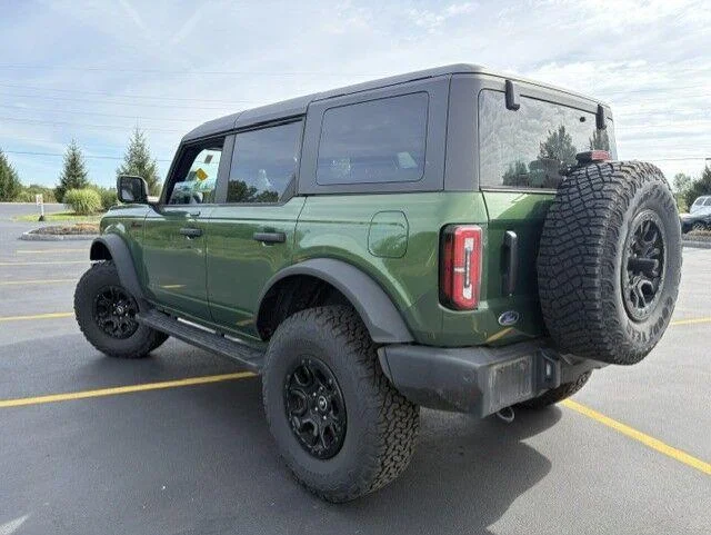 Used 2022 Eruption Green Ford Wildtrak Advanced image 11