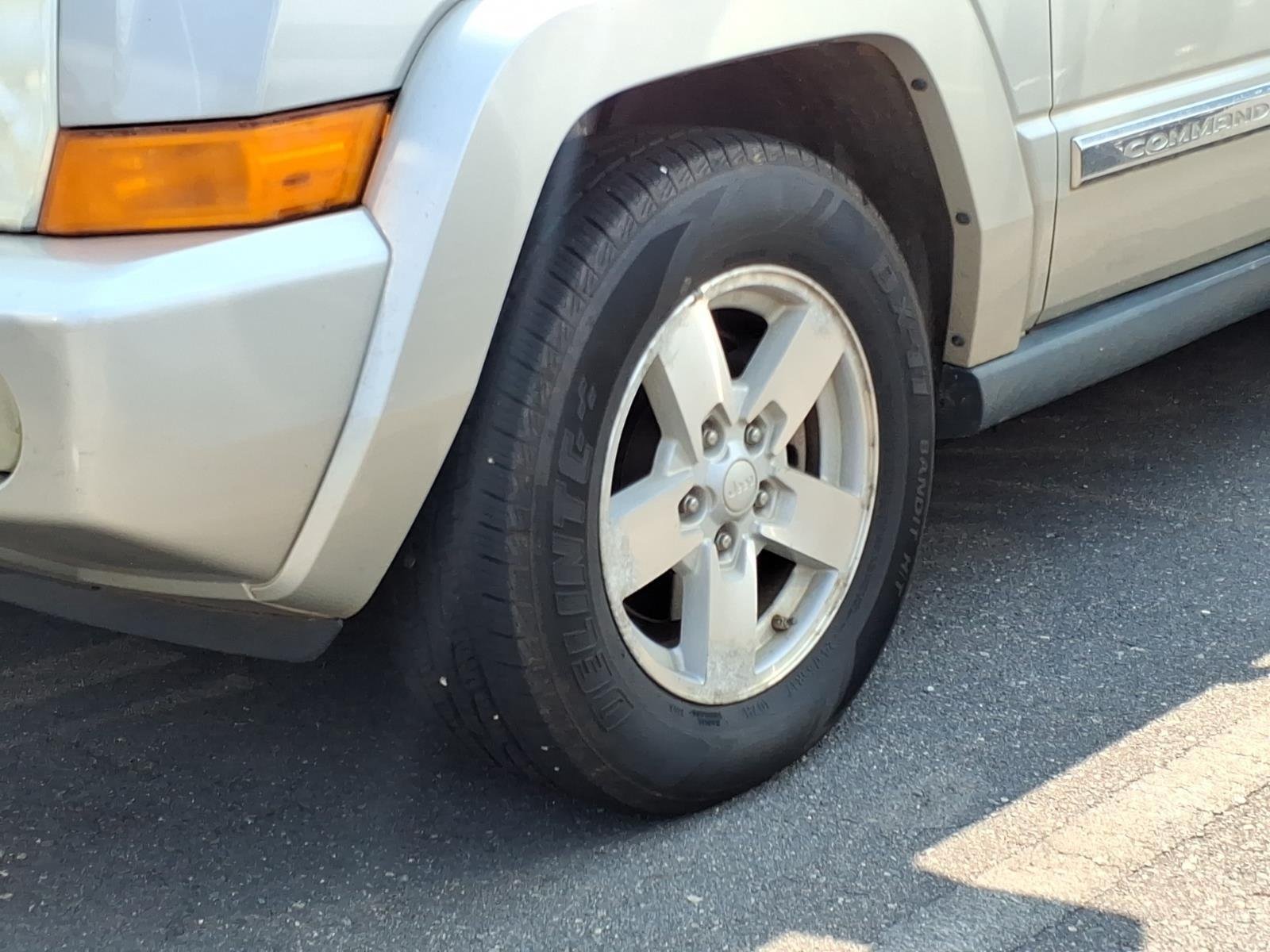 Used 2008 Light Graystone Pearl Jeep Limited image 3