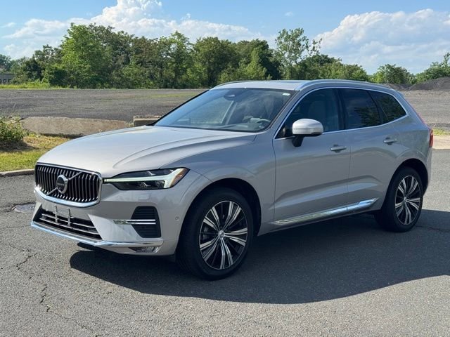 2023 Volvo XC60 B5 Plus Bright Theme AWD's photo