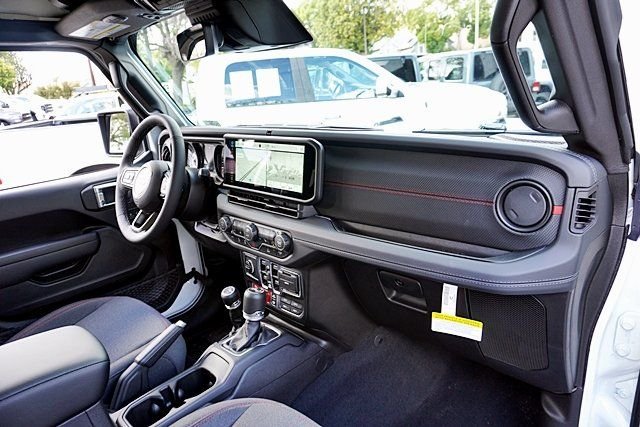 New 2026 Bright White Clear-Coat Exterior Paint Jeep Rubicon image 13