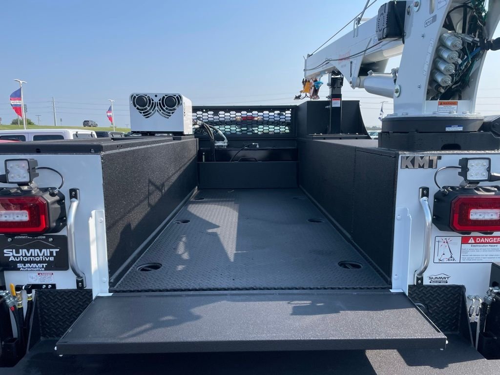 2025 Ford F-550 Super Duty Chassis Cab XL - Photo 38