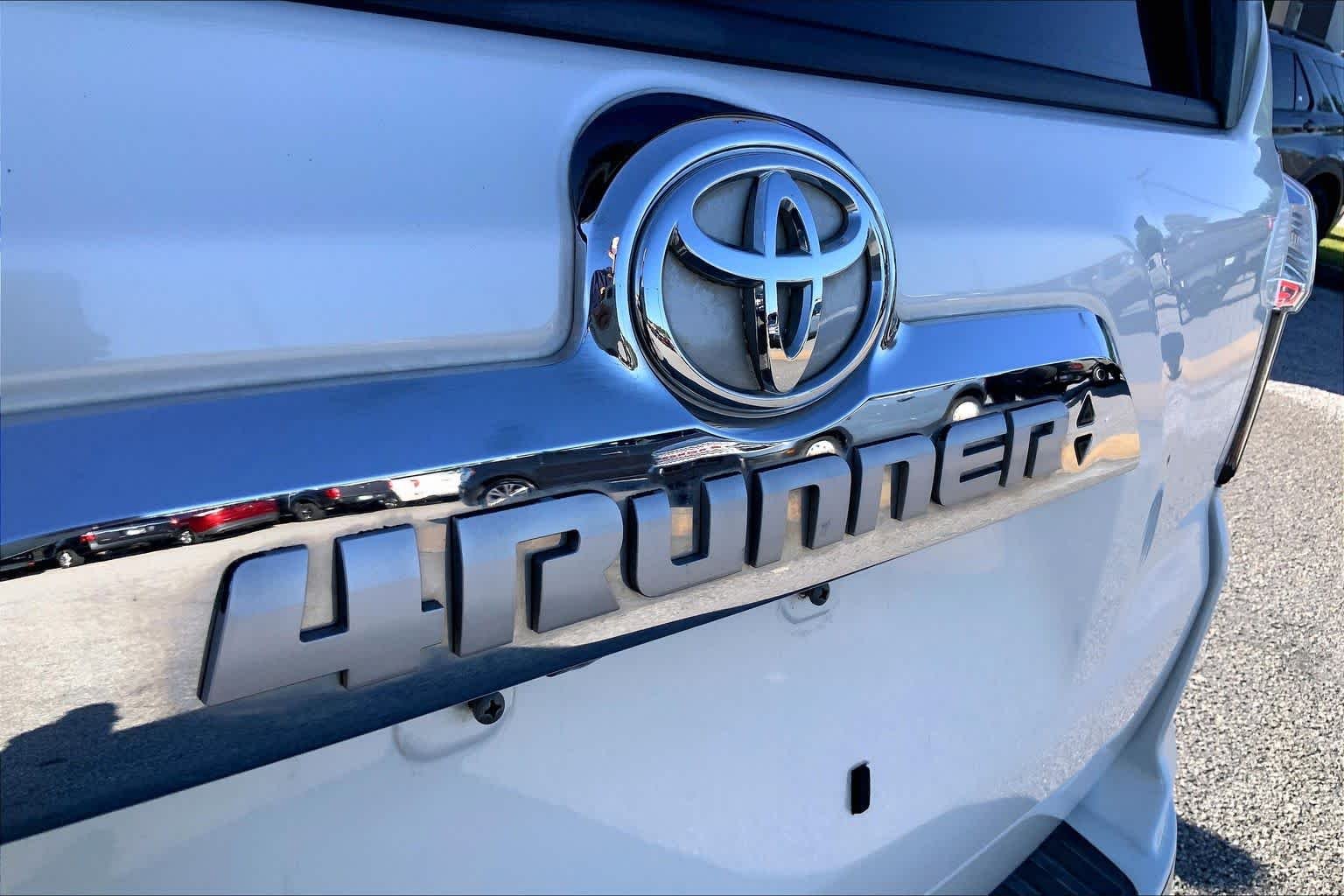Used 2014 Blizzard Pearl Toyota Limited image 30