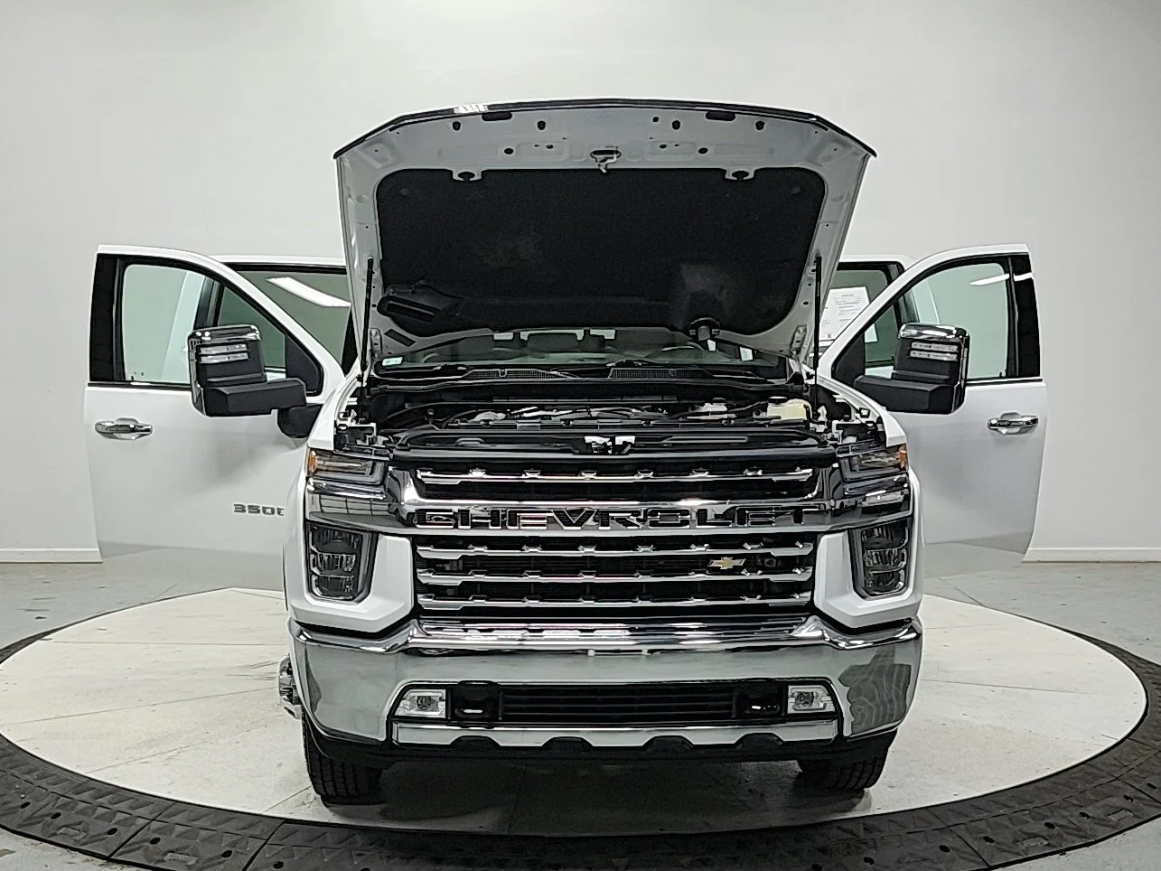 Used 2023 White Chevrolet LTZ image 11