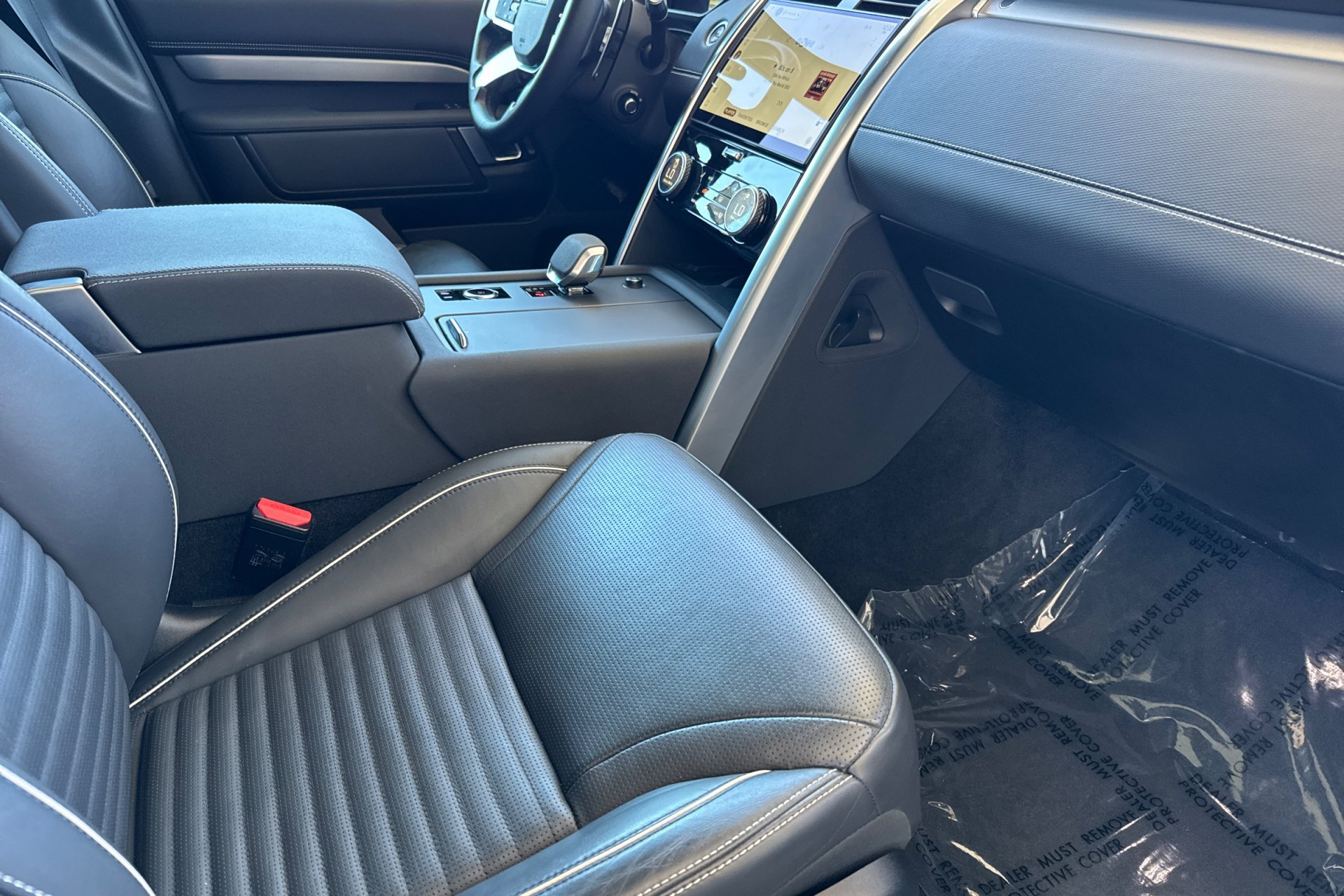 Used 2021 Portofino Blue Metallic Land Rover R-Dynamic S image 17