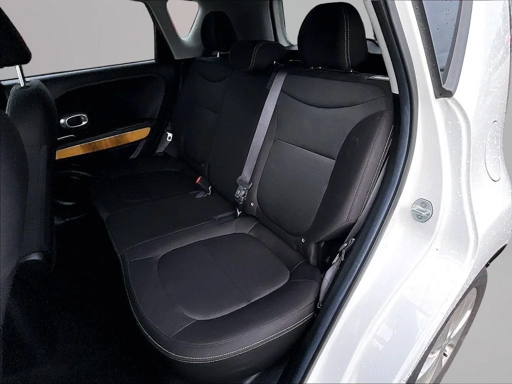 Used 2016 White Kia Base image 27