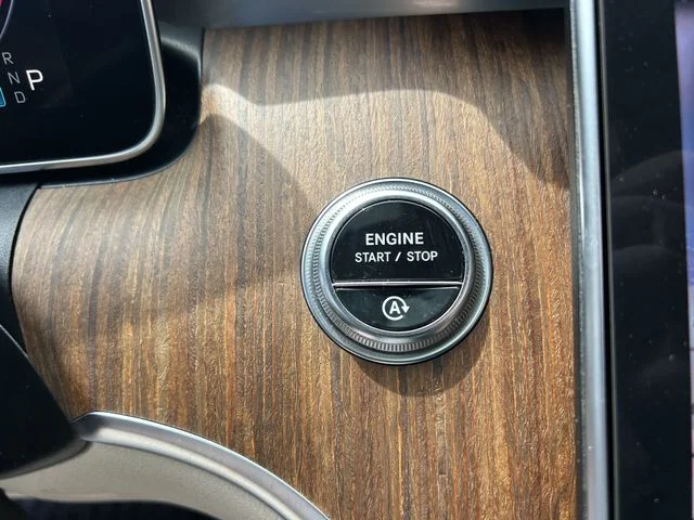 Used 2024  Mercedes-Benz C 300 image 34