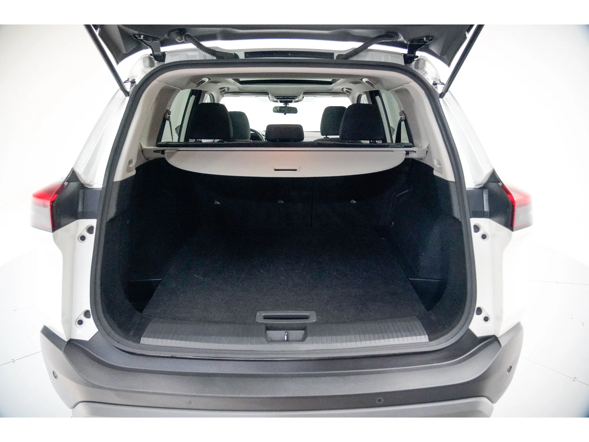 Used 2021 Pearl White Tricoat Nissan SV image 25
