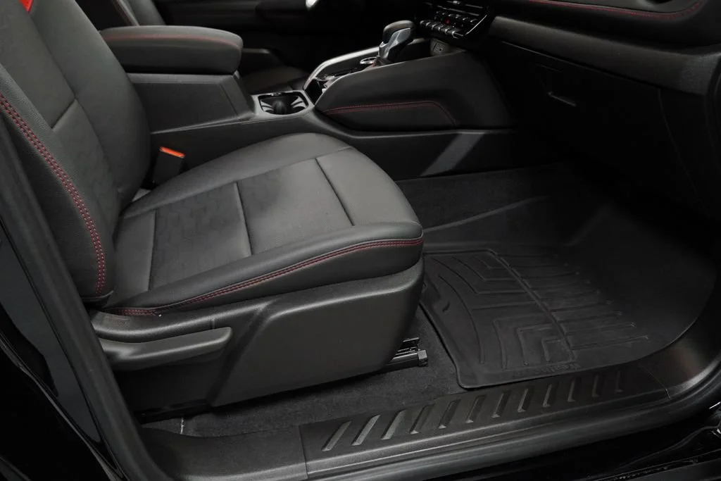 Used 2024 Black Chevrolet Z71 image 30