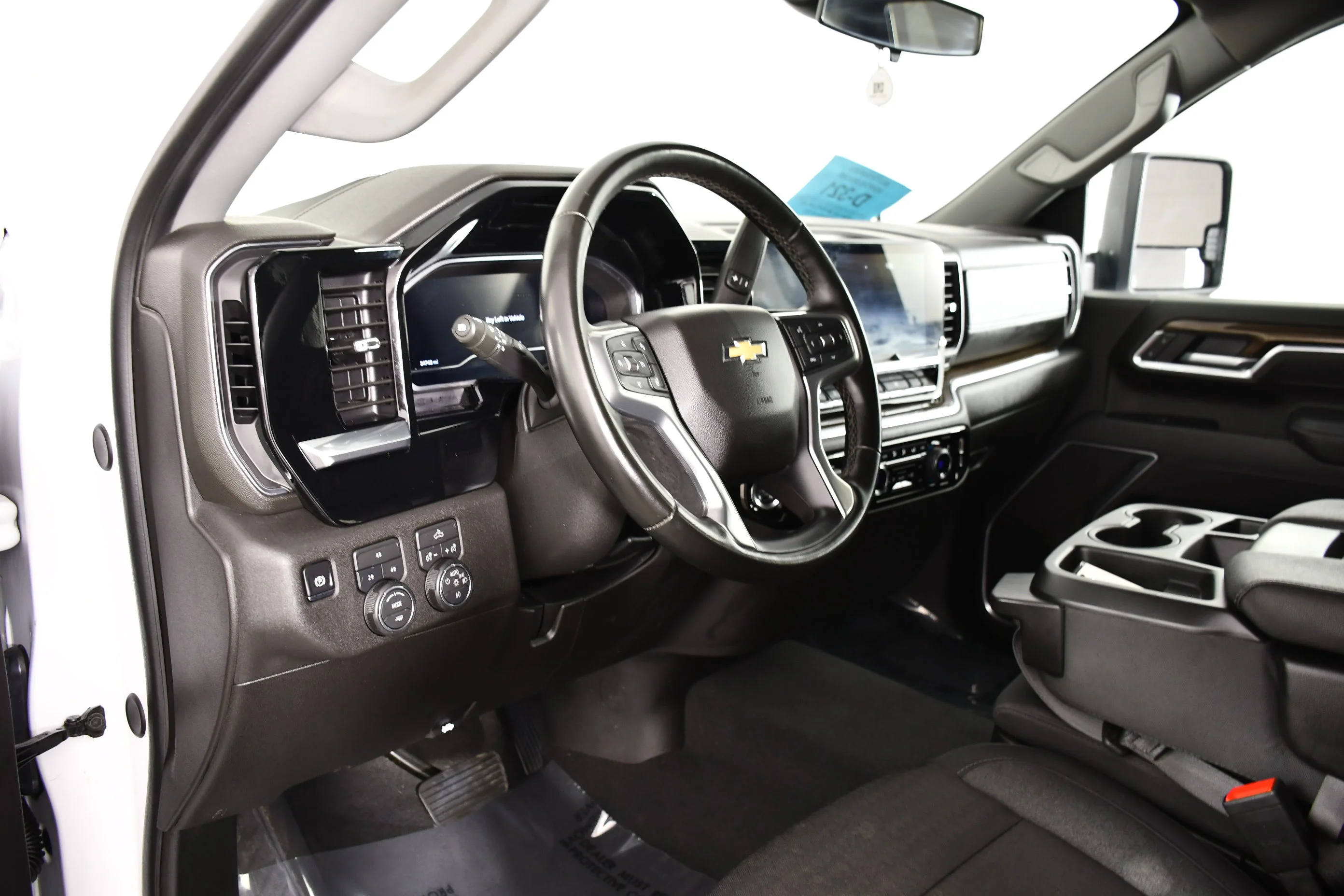 Used 2025 Summit White Chevrolet LT image 38